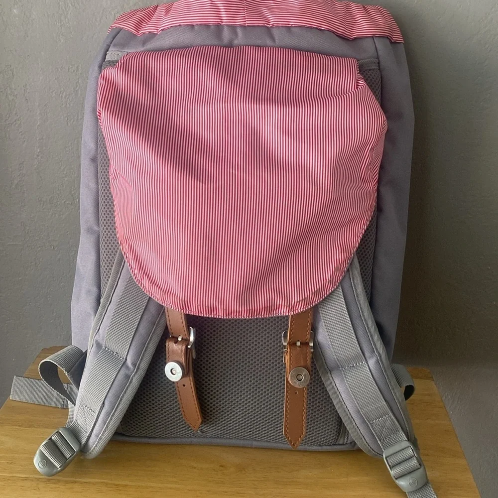 Herschel Supply Company top handle